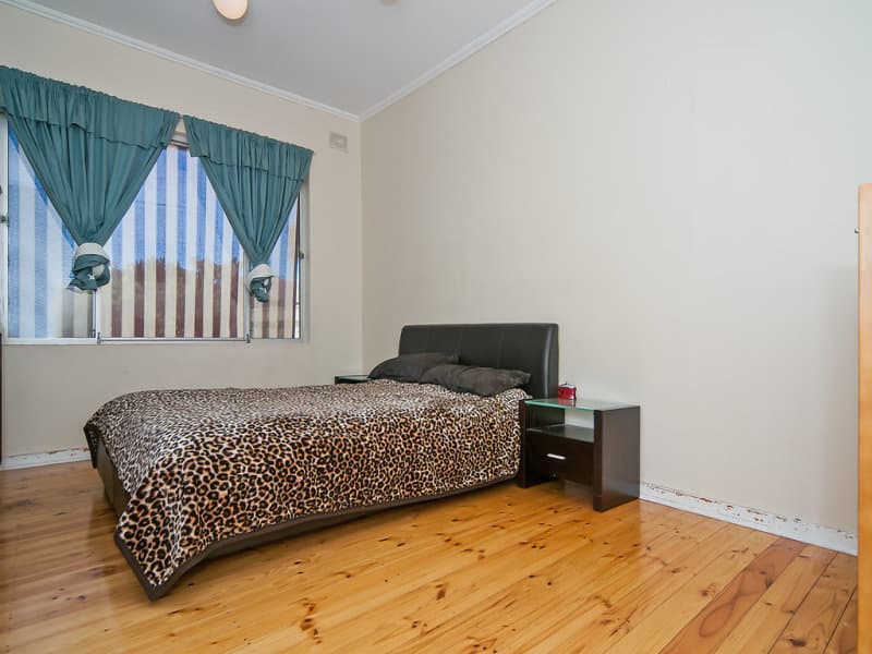 15 Bloomfield Crescent, Elizabeth Downs - Thumbnail 8