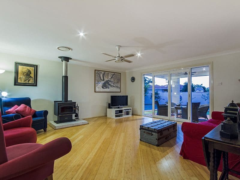 7 Bon Aire Court, CLEAR ISLAND WATERS QLD 4226, Clear Island Waters - Thumbnail 2