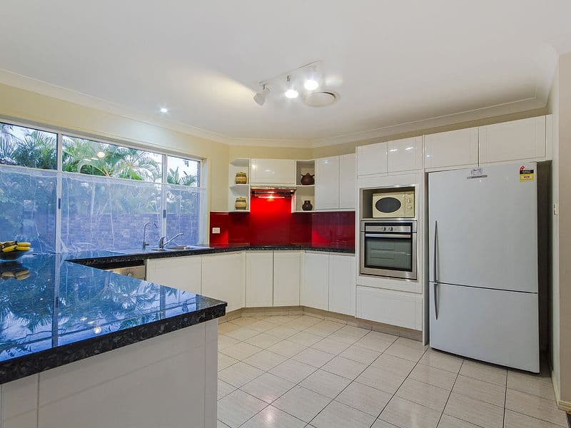7 Bon Aire Court, CLEAR ISLAND WATERS QLD 4226, Clear Island Waters - Thumbnail 3