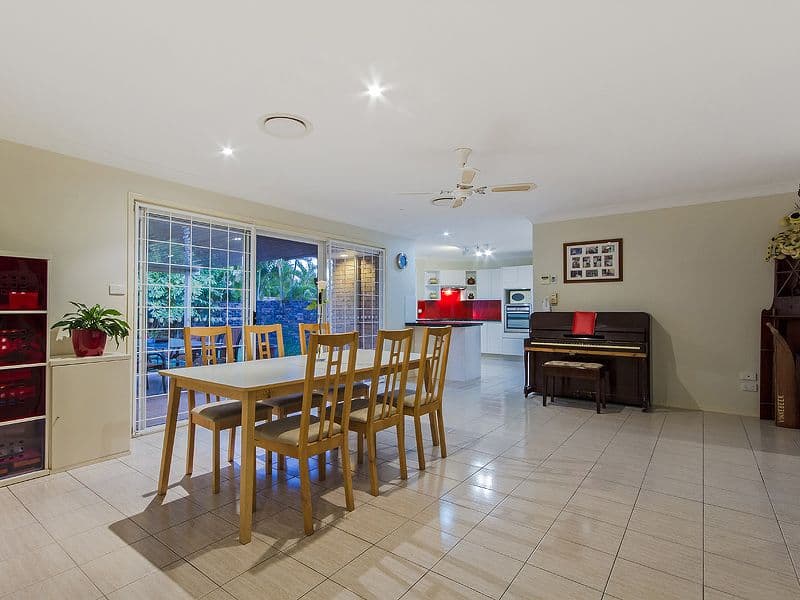 7 Bon Aire Court, CLEAR ISLAND WATERS QLD 4226, Clear Island Waters - Thumbnail 4