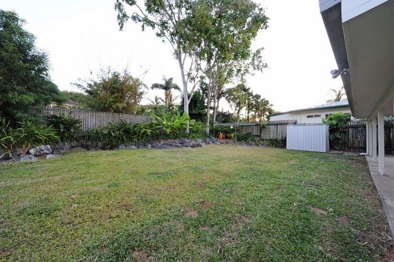 32 Tropic Road, CANNONVALE QLD 4802, Cannonvale - Thumbnail 8