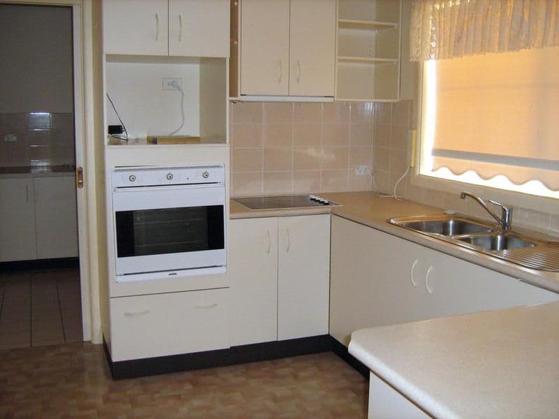 18 White Street, YOUNG NSW 2594, Young - Thumbnail 2