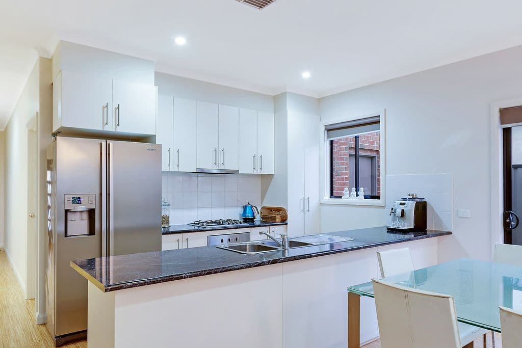 4 Clayton Road, Craigieburn VIC 3064, Craigieburn - Thumbnail 2