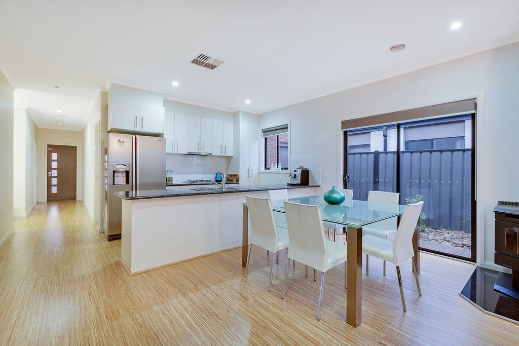 4 Clayton Road, Craigieburn VIC 3064, Craigieburn - Thumbnail 3