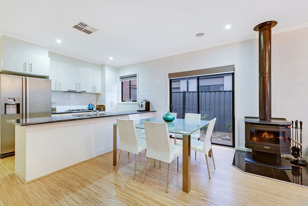 4 Clayton Road, Craigieburn VIC 3064, Craigieburn - Thumbnail 4