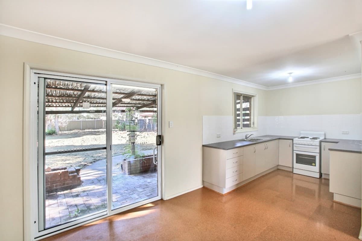 13 Thirlmere Way, TAHMOOR, Tahmoor - Thumbnail 4