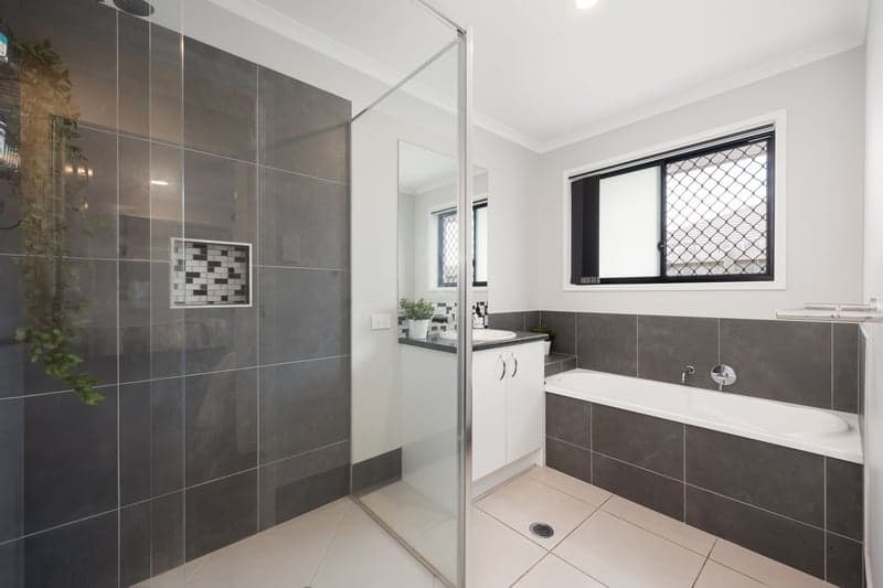 70 Creekview Court, Lawnton - Thumbnail 7