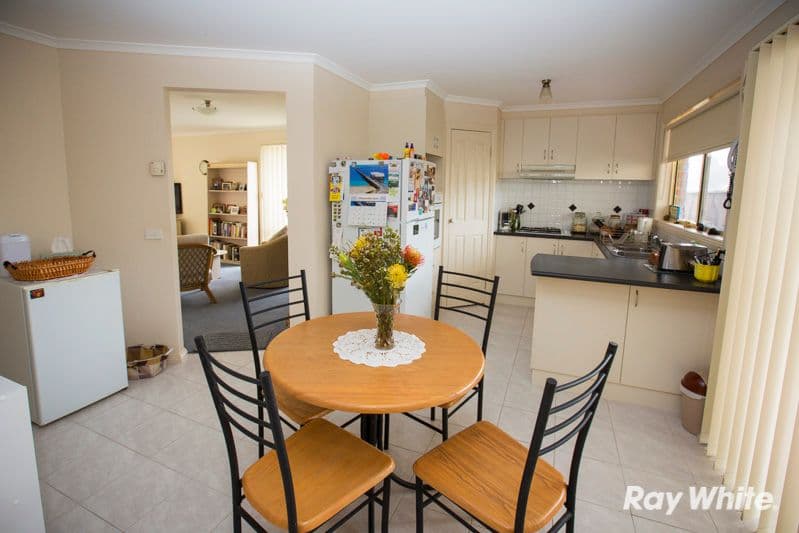 5 Riviera Drive, PAKENHAM VIC 3810, Pakenham - Thumbnail 4