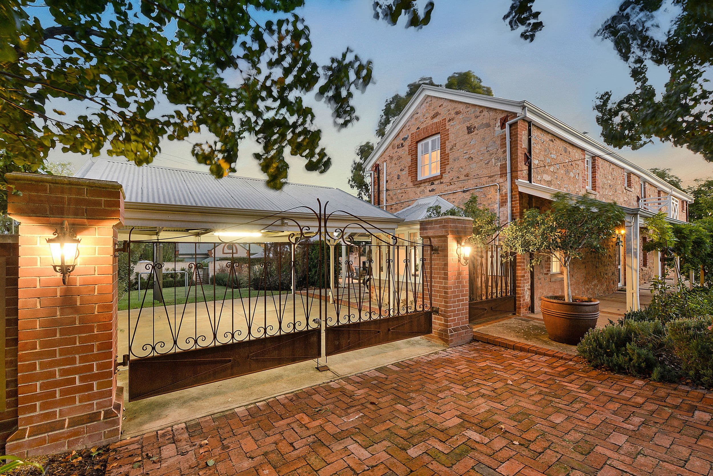 3 Hill Mews, Eltham, Eltham - Image 1
