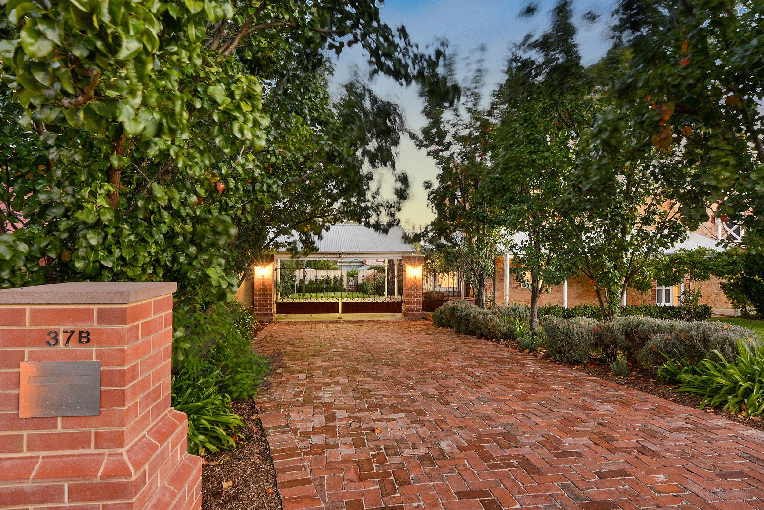 3 Hill Mews, Eltham, Eltham - Thumbnail 2