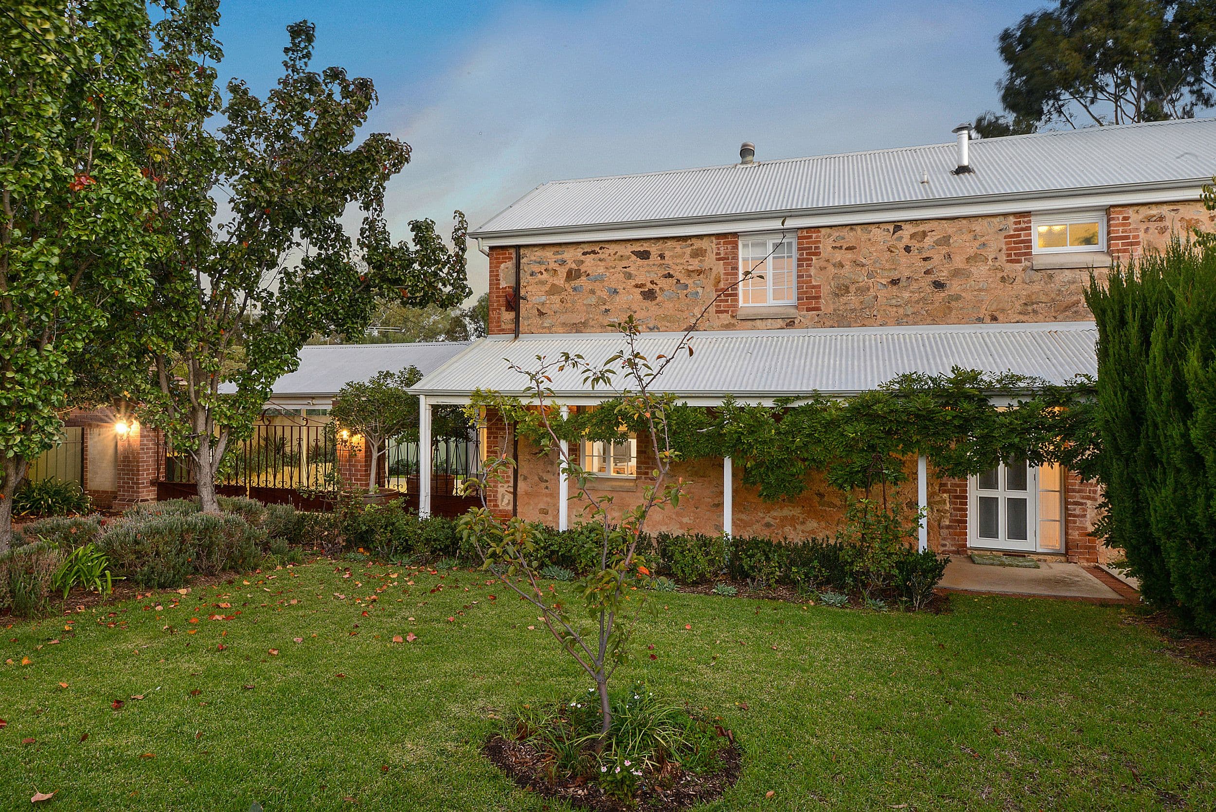 3 Hill Mews, Eltham, Eltham - Thumbnail 3