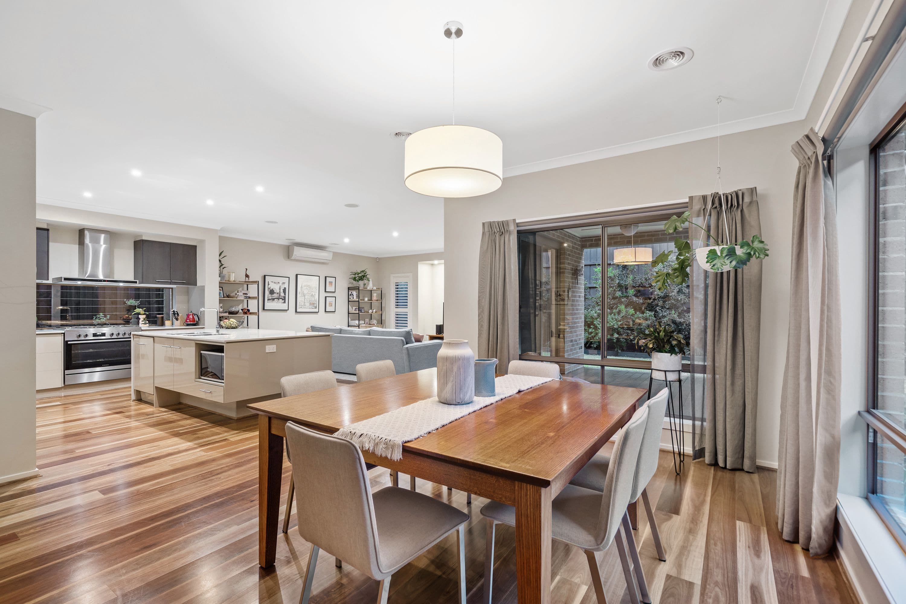 14 Gravillia Grove, Wantirna South VIC 3152, Wantirna South - Thumbnail 2