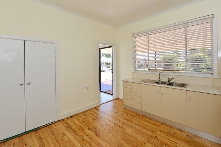 49 Drayton Road, HARRISTOWN QLD 4350, Harristown - Thumbnail 4