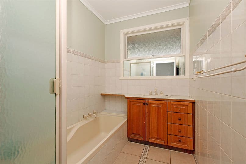 4 Elizabeth Court, RESERVOIR VIC 3073, Reservoir - Thumbnail 4