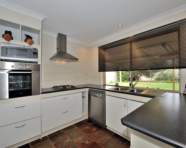 13 Muir Close, WAIKIKI WA 6169, Waikiki - Thumbnail 2