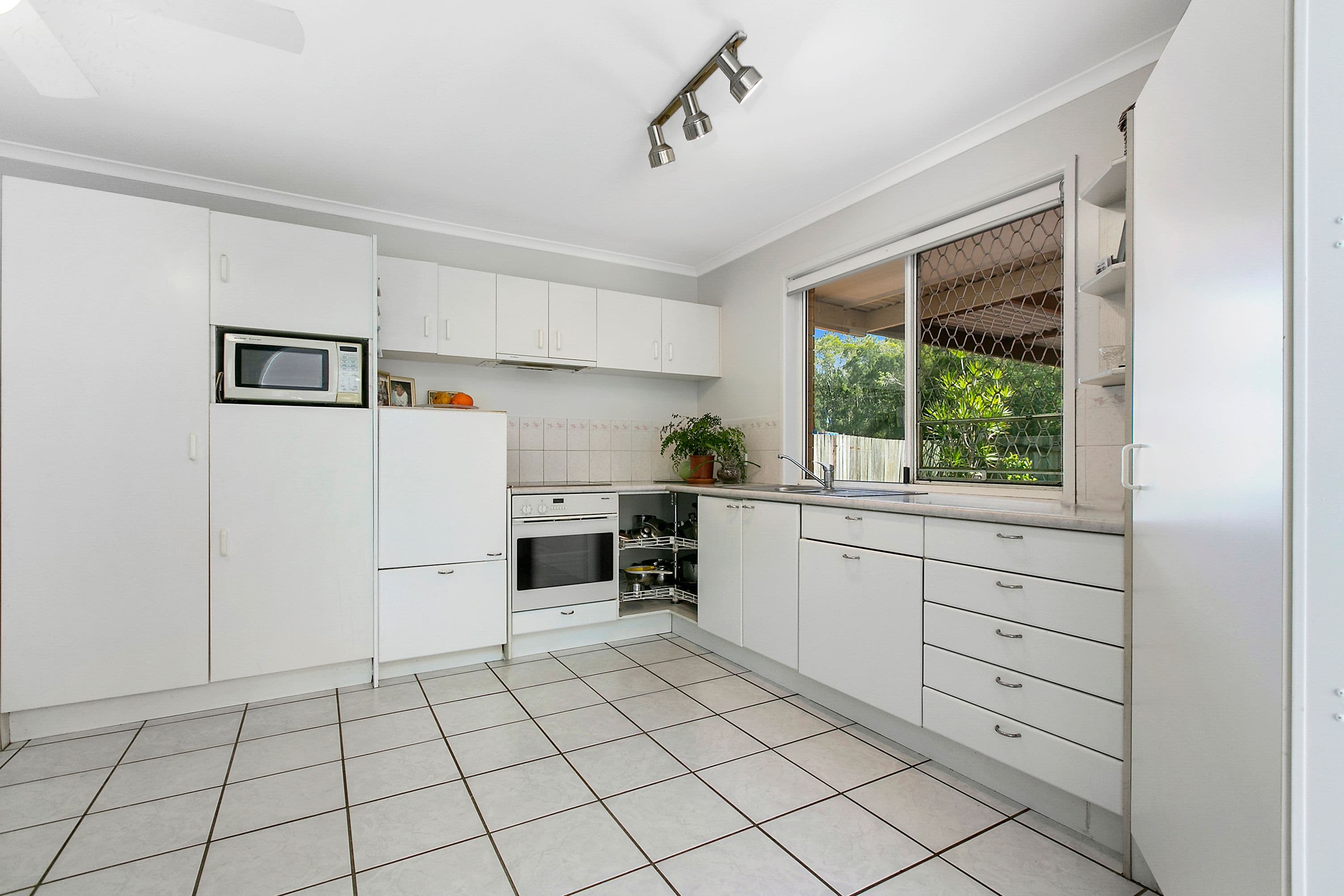 5 Poinciana Avenue, Tewantin QLD 4565, Tewantin - Thumbnail 3