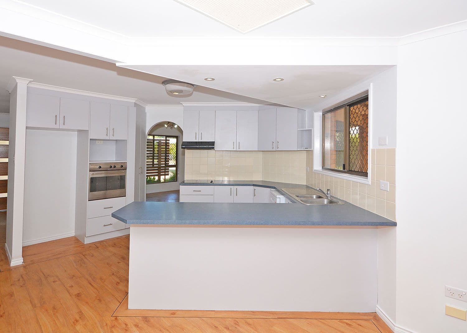 42 Limpus Street, Urangan QLD 4655, Urangan - Thumbnail 4