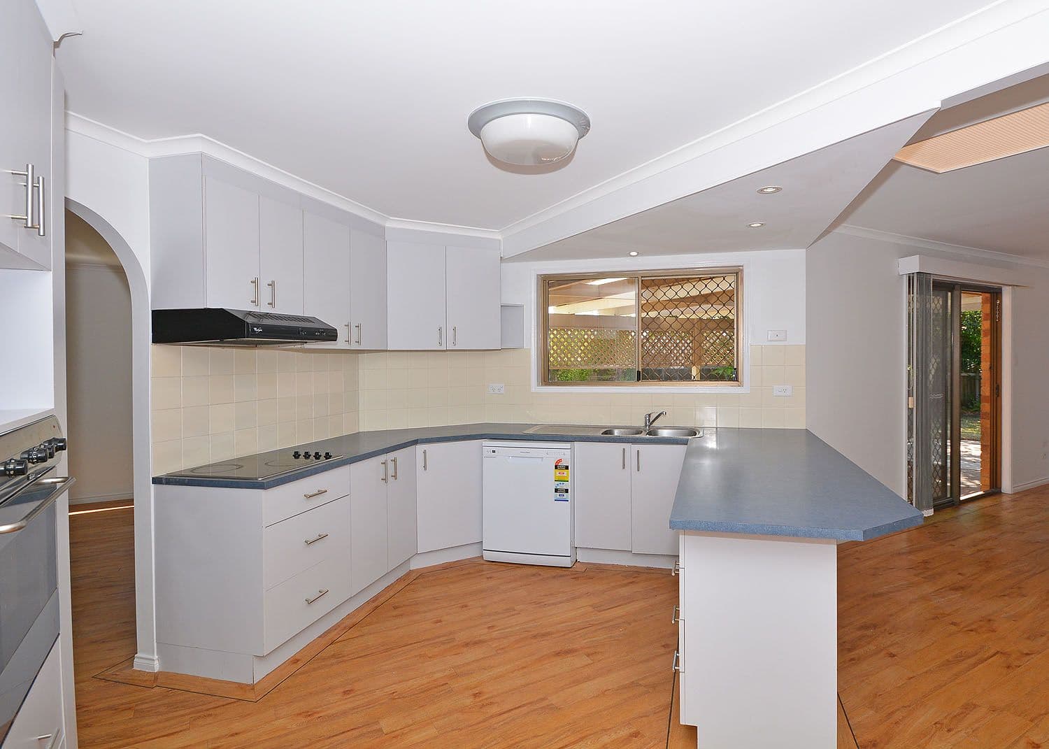 42 Limpus Street, Urangan QLD 4655, Urangan - Thumbnail 5