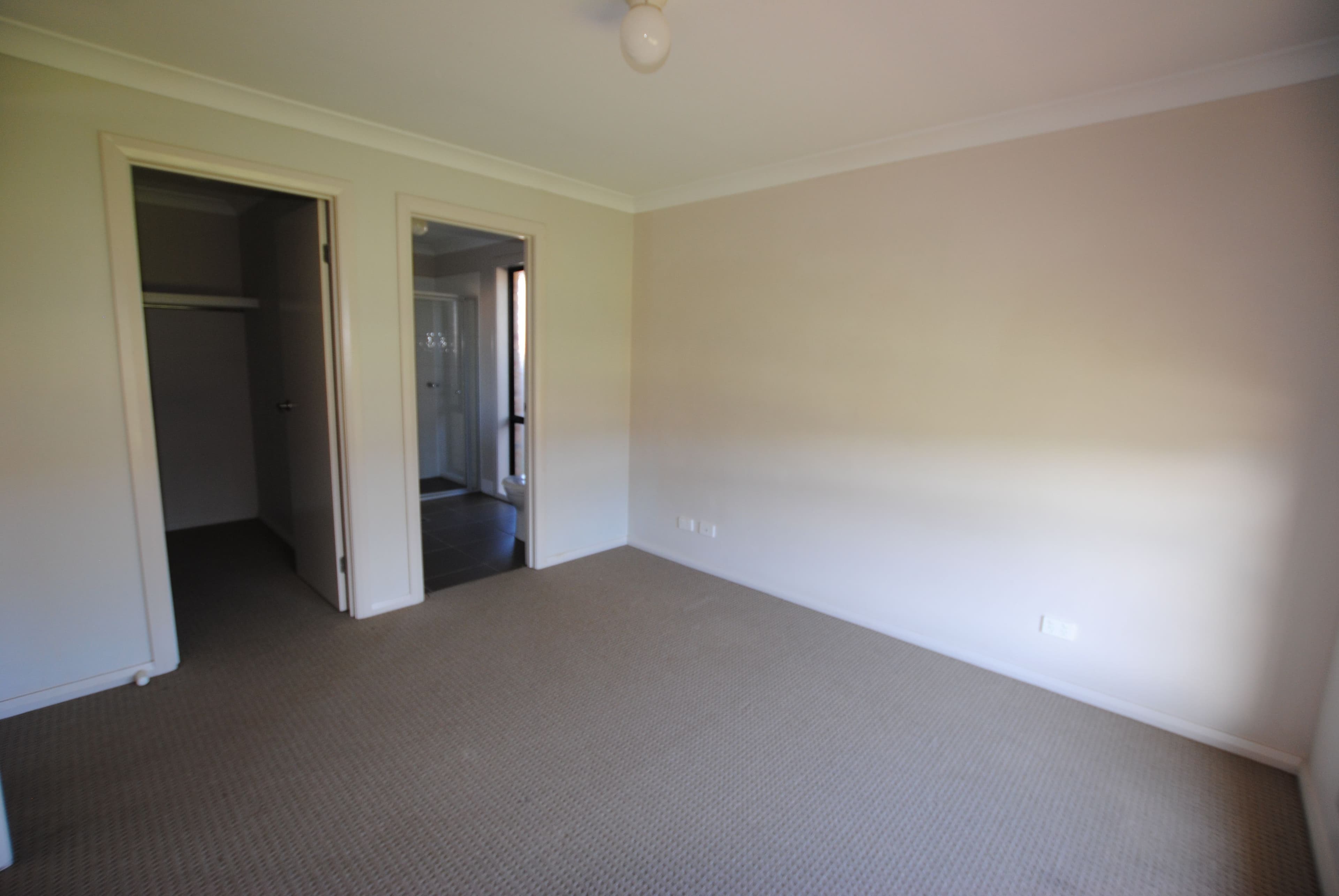 42 Gillmartin Drive, Griffith - Thumbnail 8