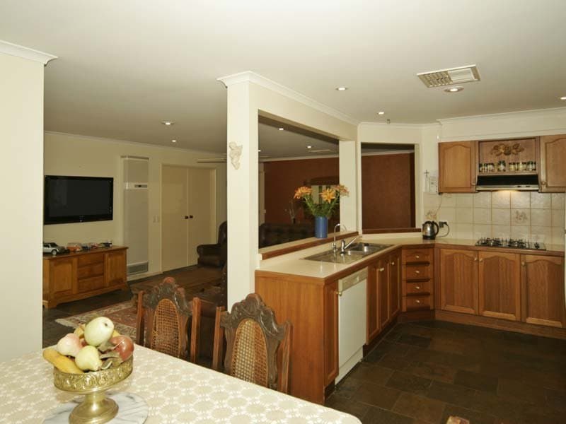76 Spriggs Road, Onkaparinga Hills - Thumbnail 6