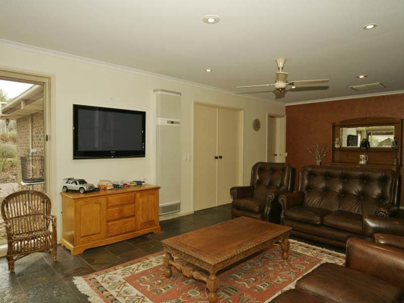 76 Spriggs Road, Onkaparinga Hills - Thumbnail 7