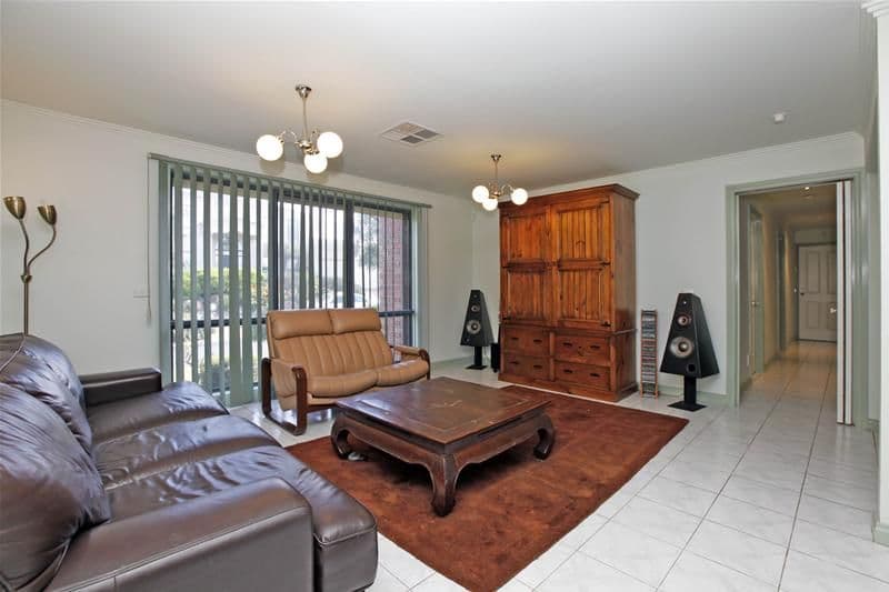 6 Bottlebrush Drive, MILL PARK VIC 3082, Mill Park - Thumbnail 4