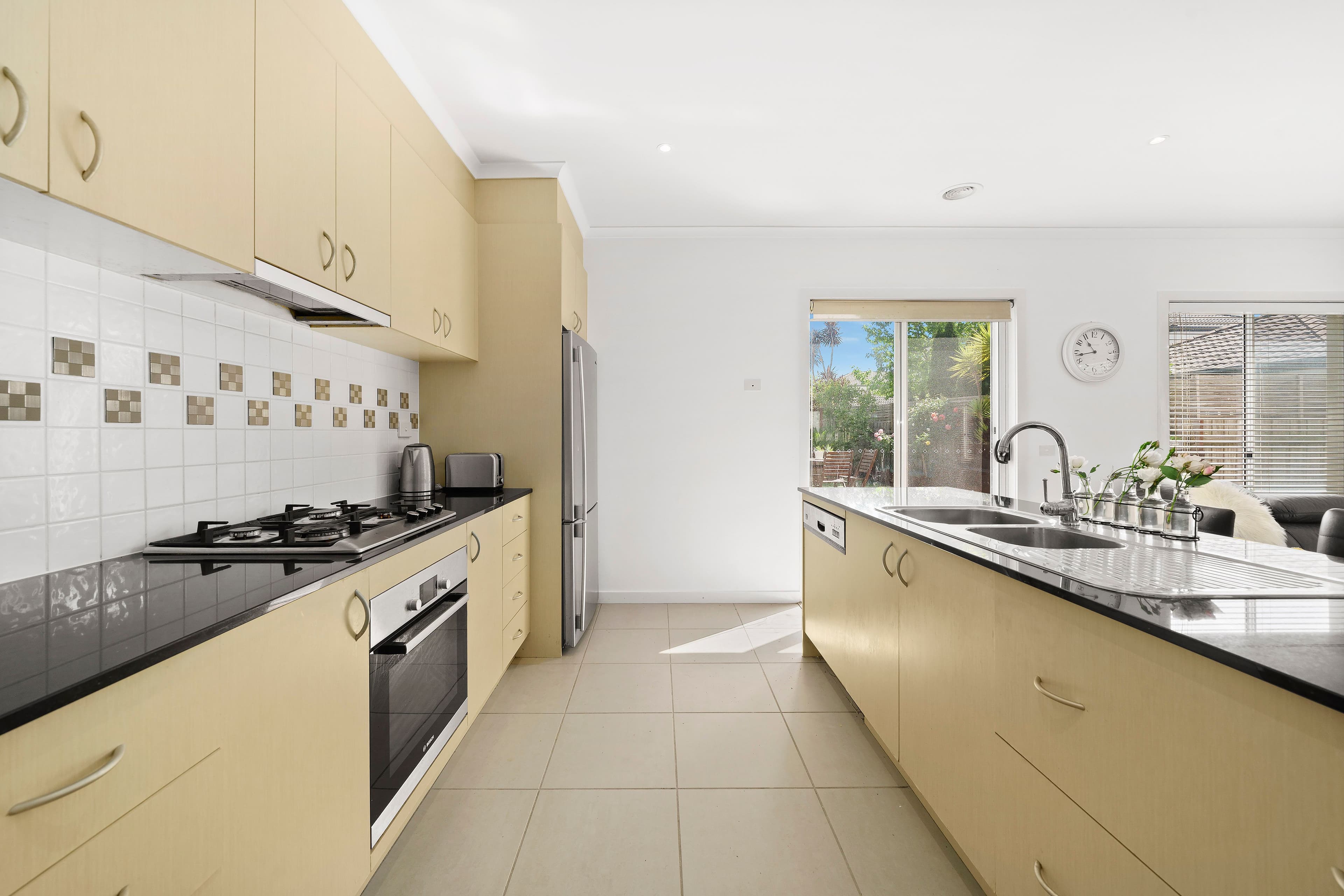 102 Sovereign Manors Crescent, Rowville VIC 3178, Rowville - Thumbnail 2