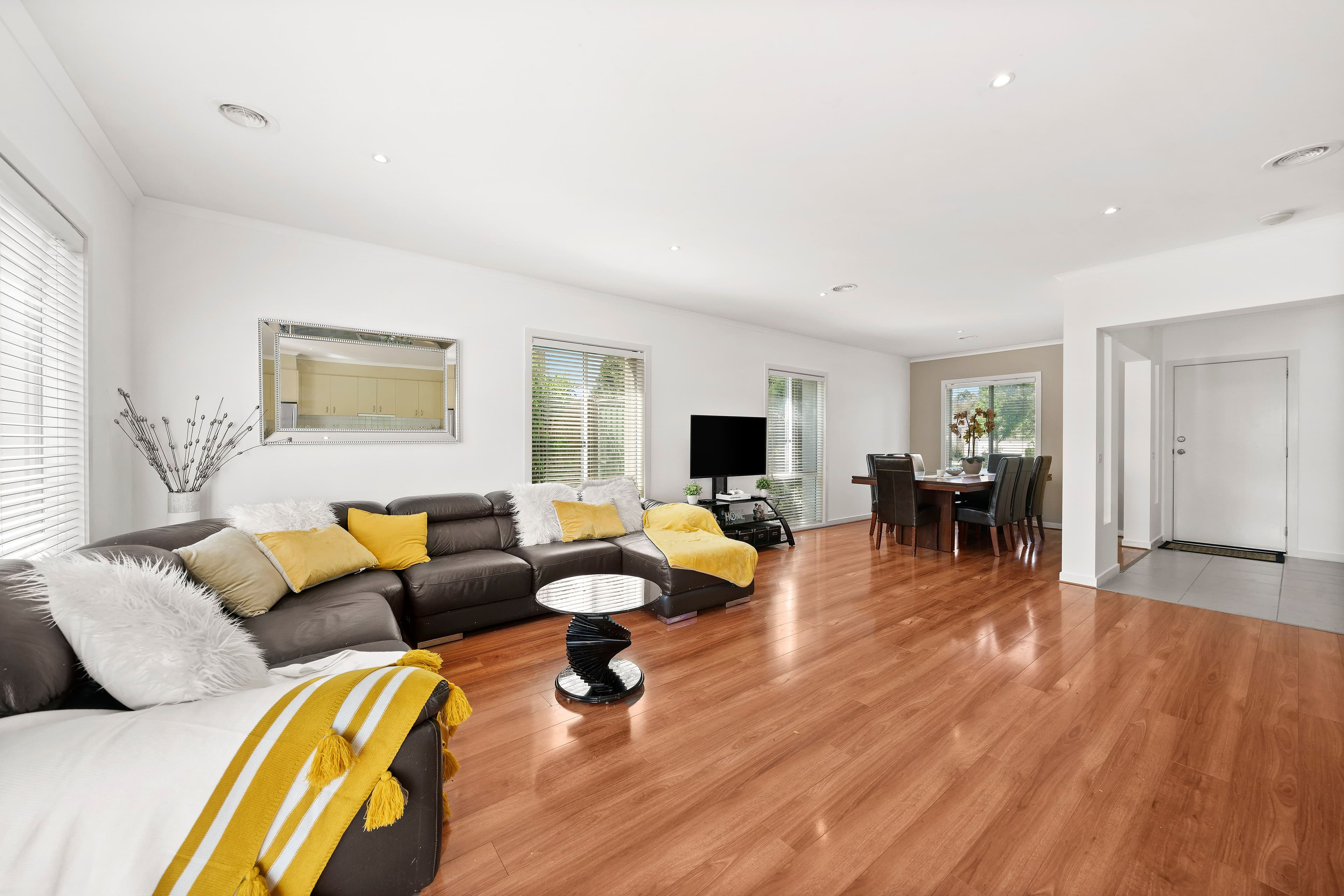 102 Sovereign Manors Crescent, Rowville VIC 3178, Rowville - Thumbnail 4