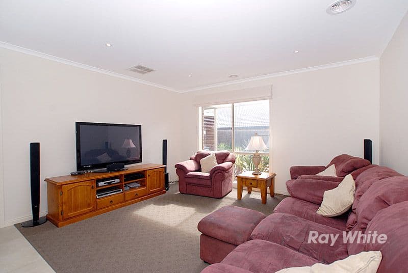 14 Daventry Court, BERWICK VIC 3806, Berwick - Thumbnail 2