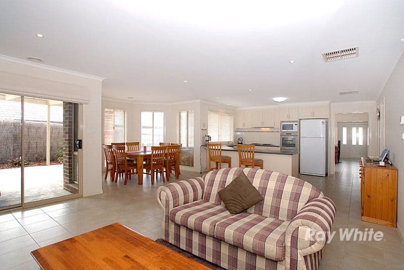 14 Daventry Court, BERWICK VIC 3806, Berwick - Thumbnail 4