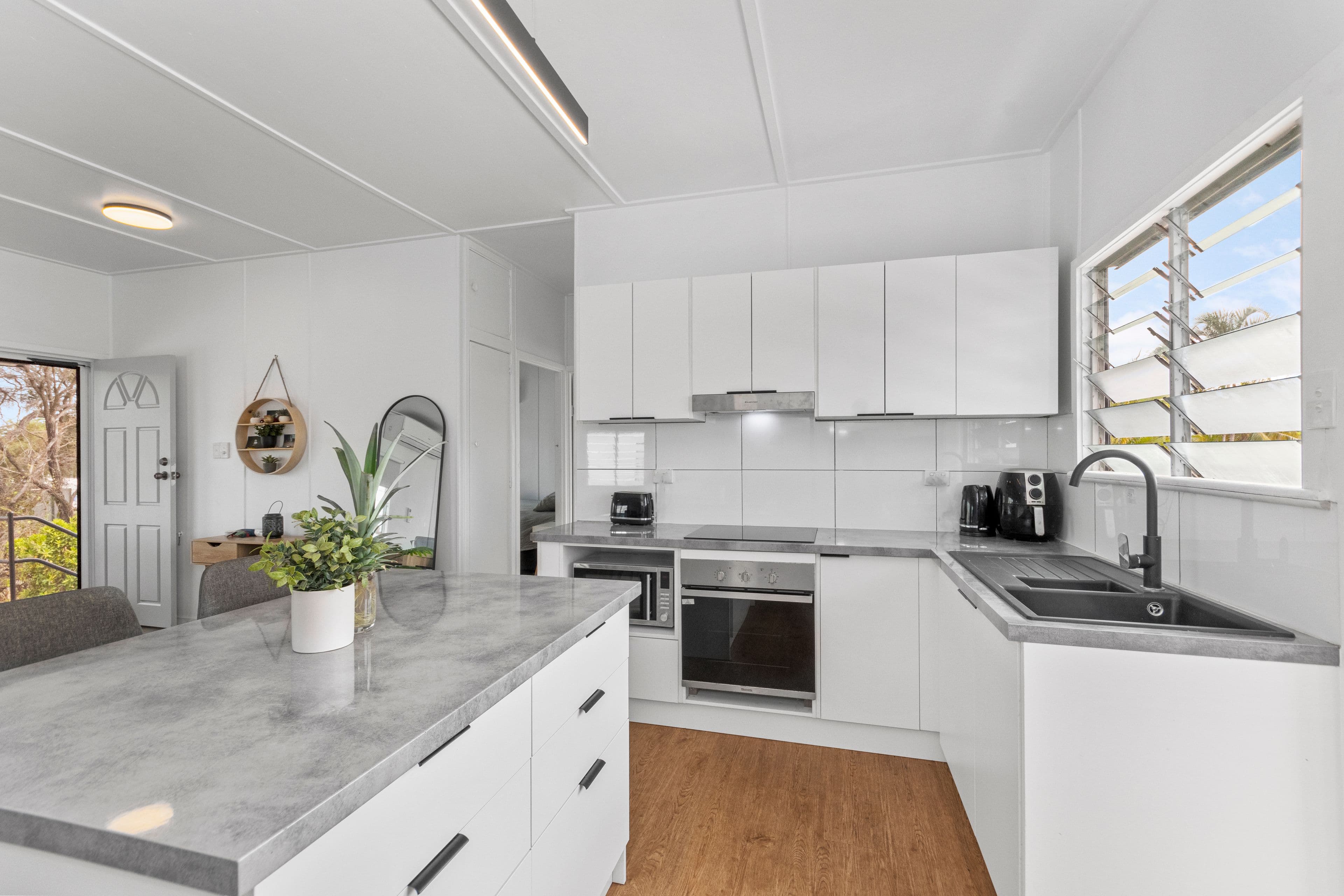 10 Mcpherson Street, Oonoonba QLD 4811, Oonoonba - Thumbnail 2