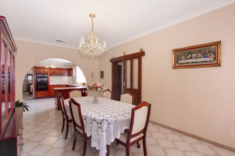 18 Cootha Close, BOSSLEY PARK NSW 2176, Bossley Park - Thumbnail 2