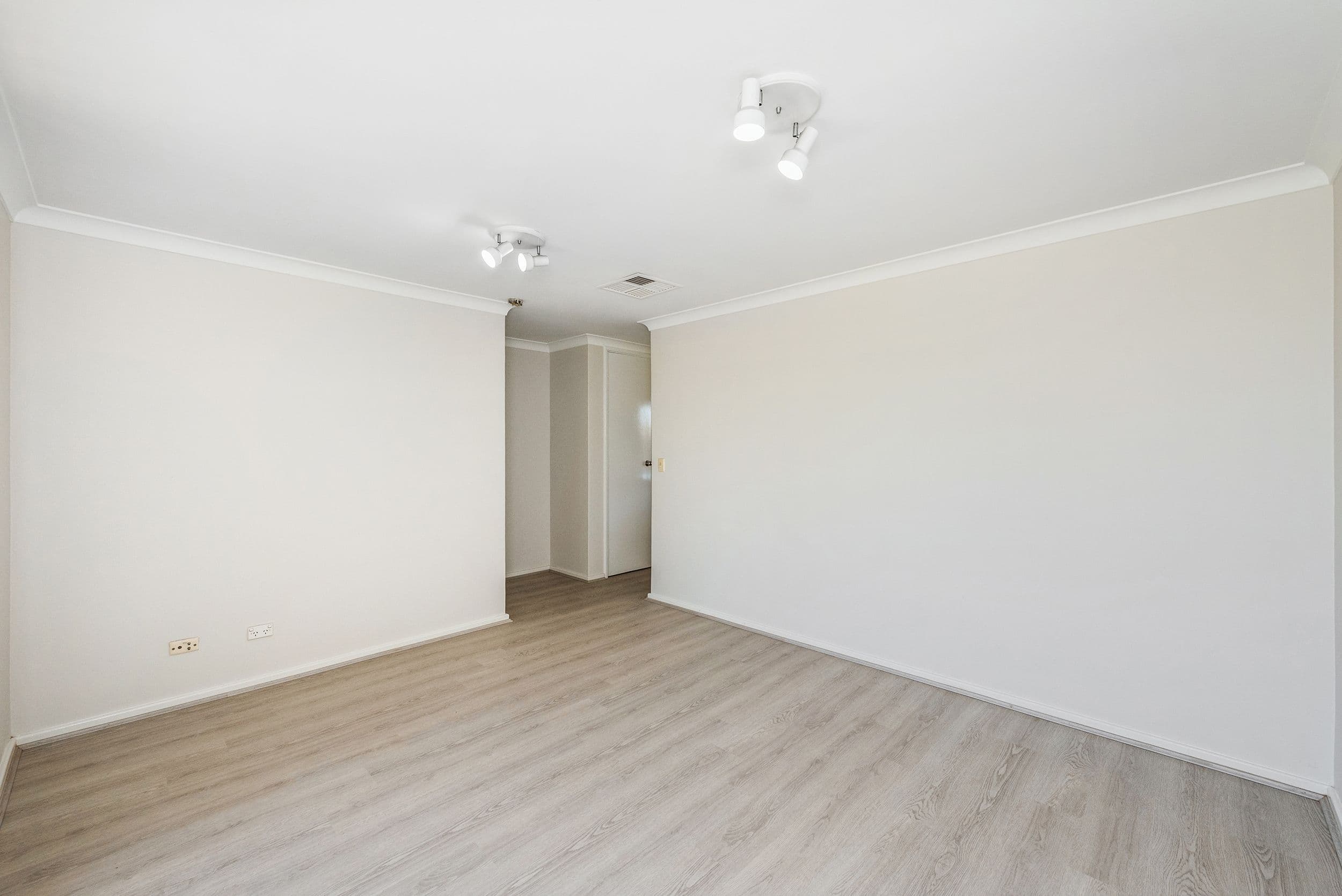 15 Woodbridge Drive, Cooloongup WA 6168, Cooloongup - Thumbnail 3