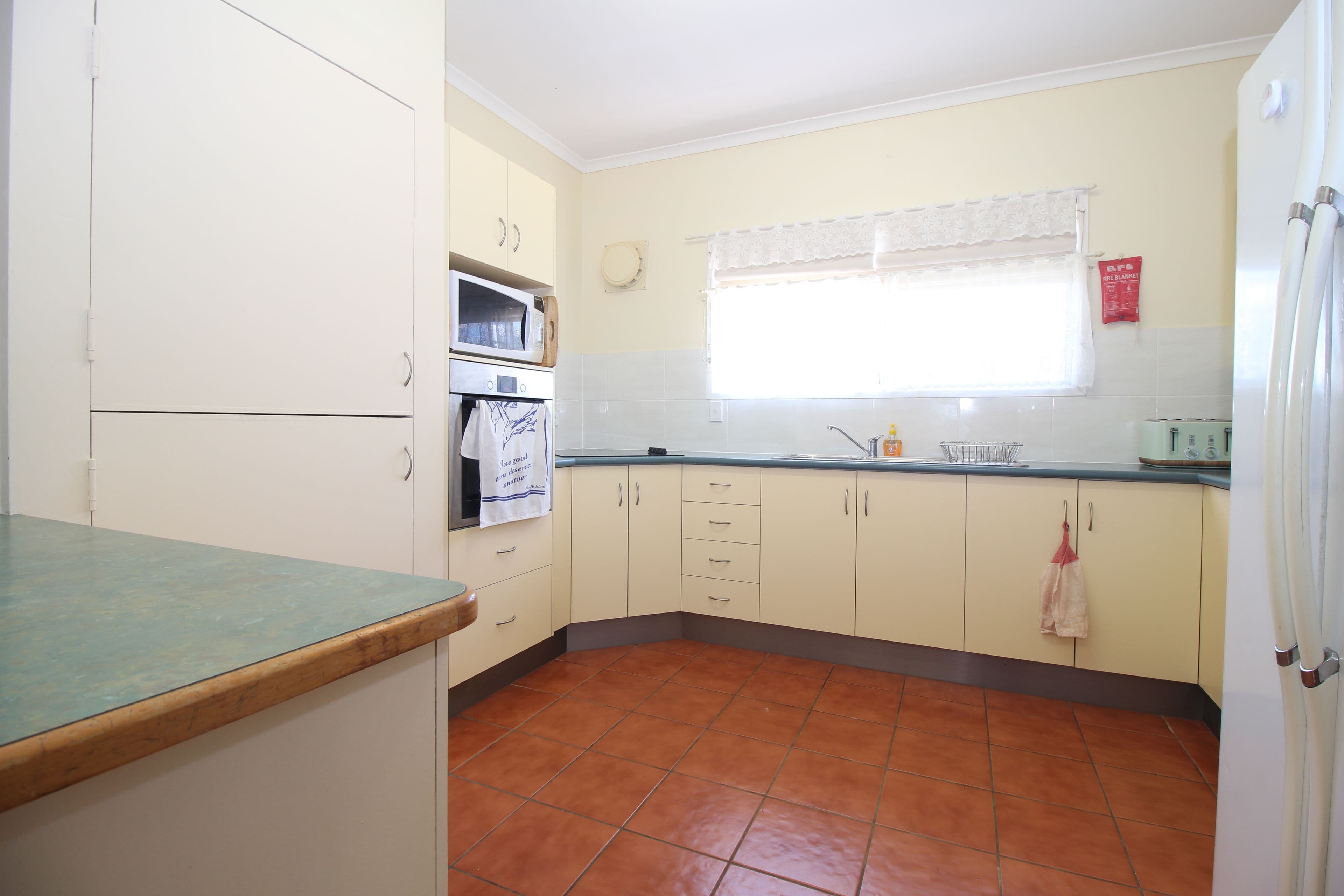 24 Garnet Street, Emerald QLD 4720, Emerald - Thumbnail 7
