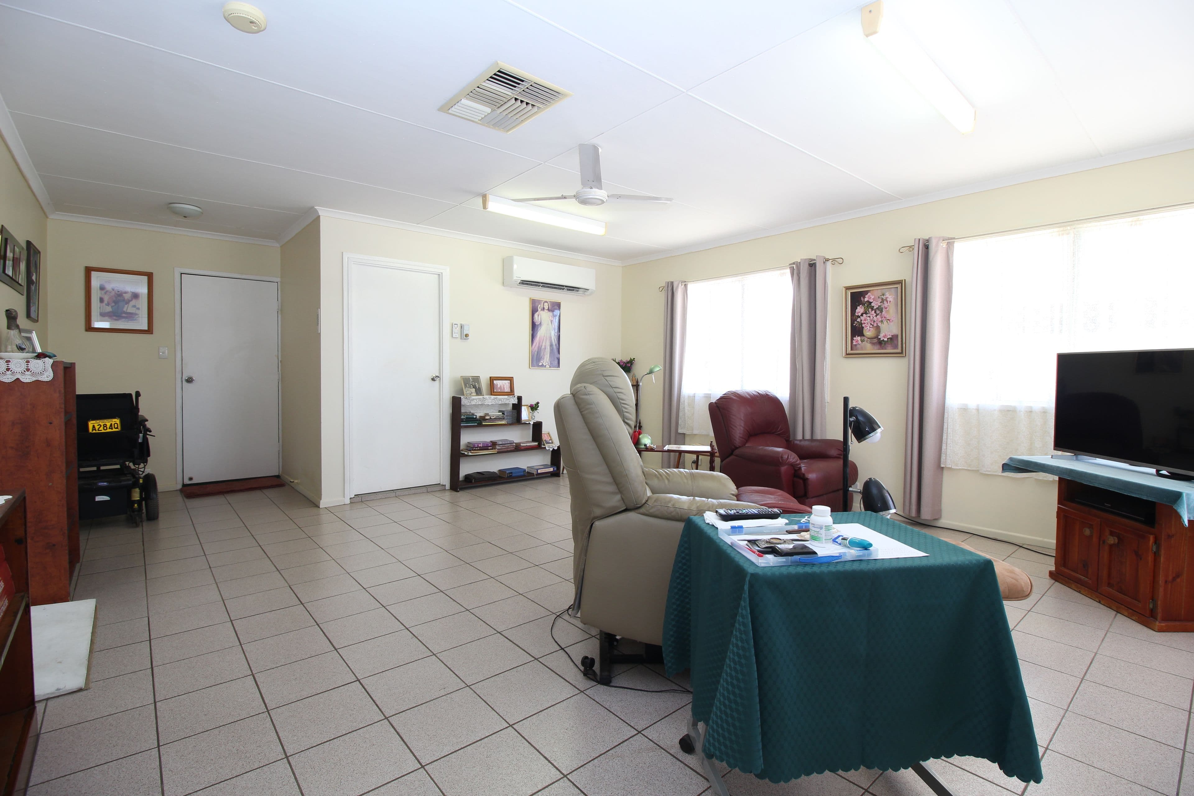 24 Garnet Street, Emerald QLD 4720, Emerald - Thumbnail 8