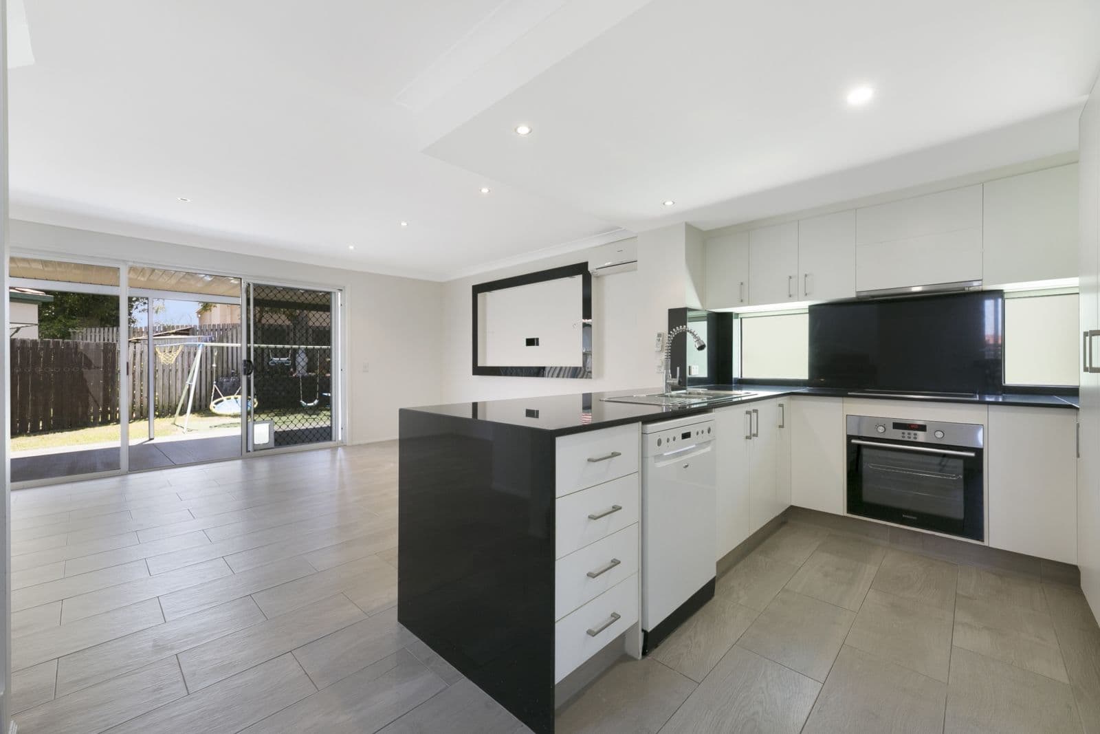 46 Marble Arch Place, Arundel QLD 4214, Arundel - Thumbnail 6