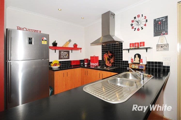 35 Central Parkway, Cranbourne West VIC 3977, Cranbourne West - Thumbnail 2