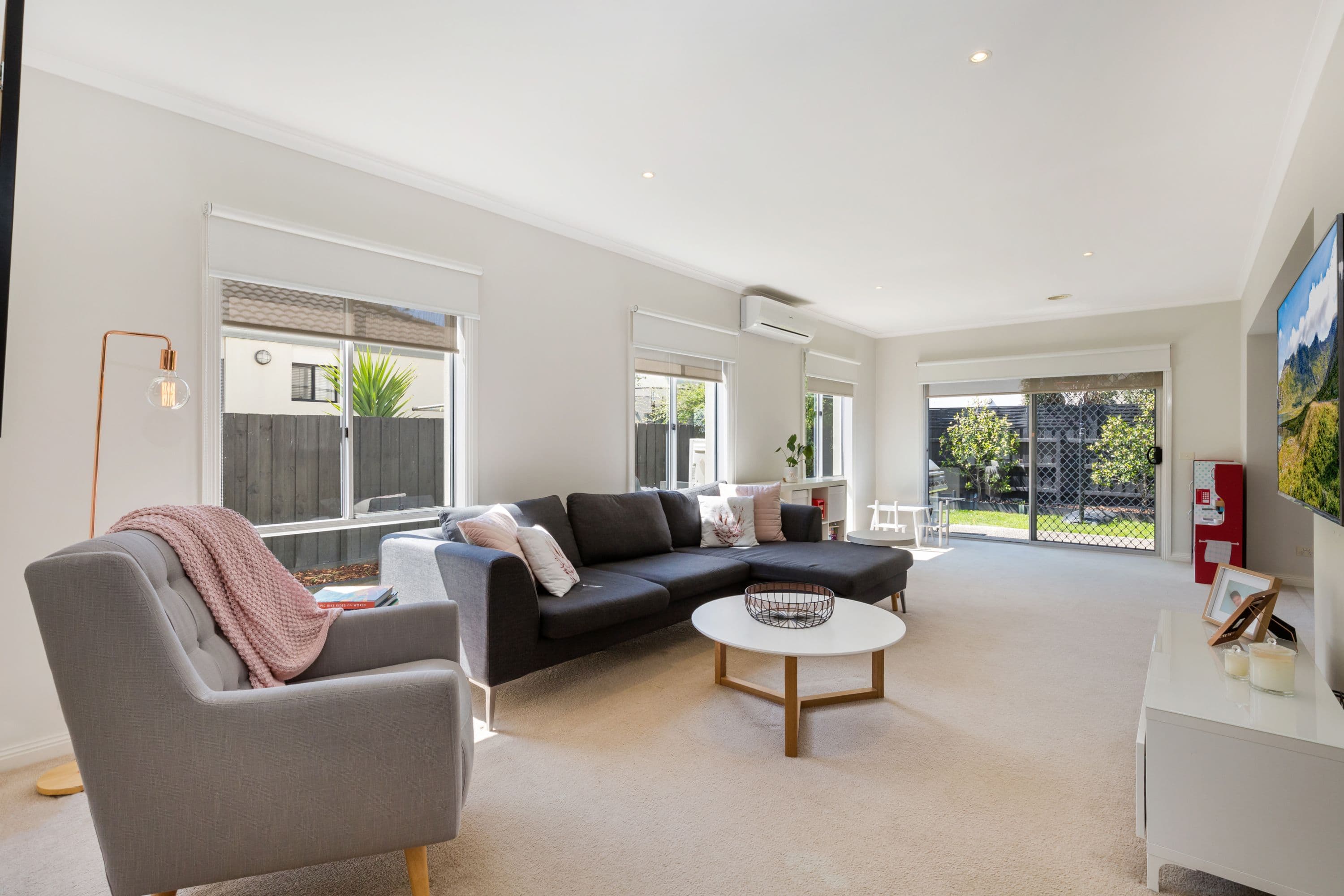 76 Sovereign Manors Crescent, Rowville VIC 3178, Rowville - Thumbnail 2