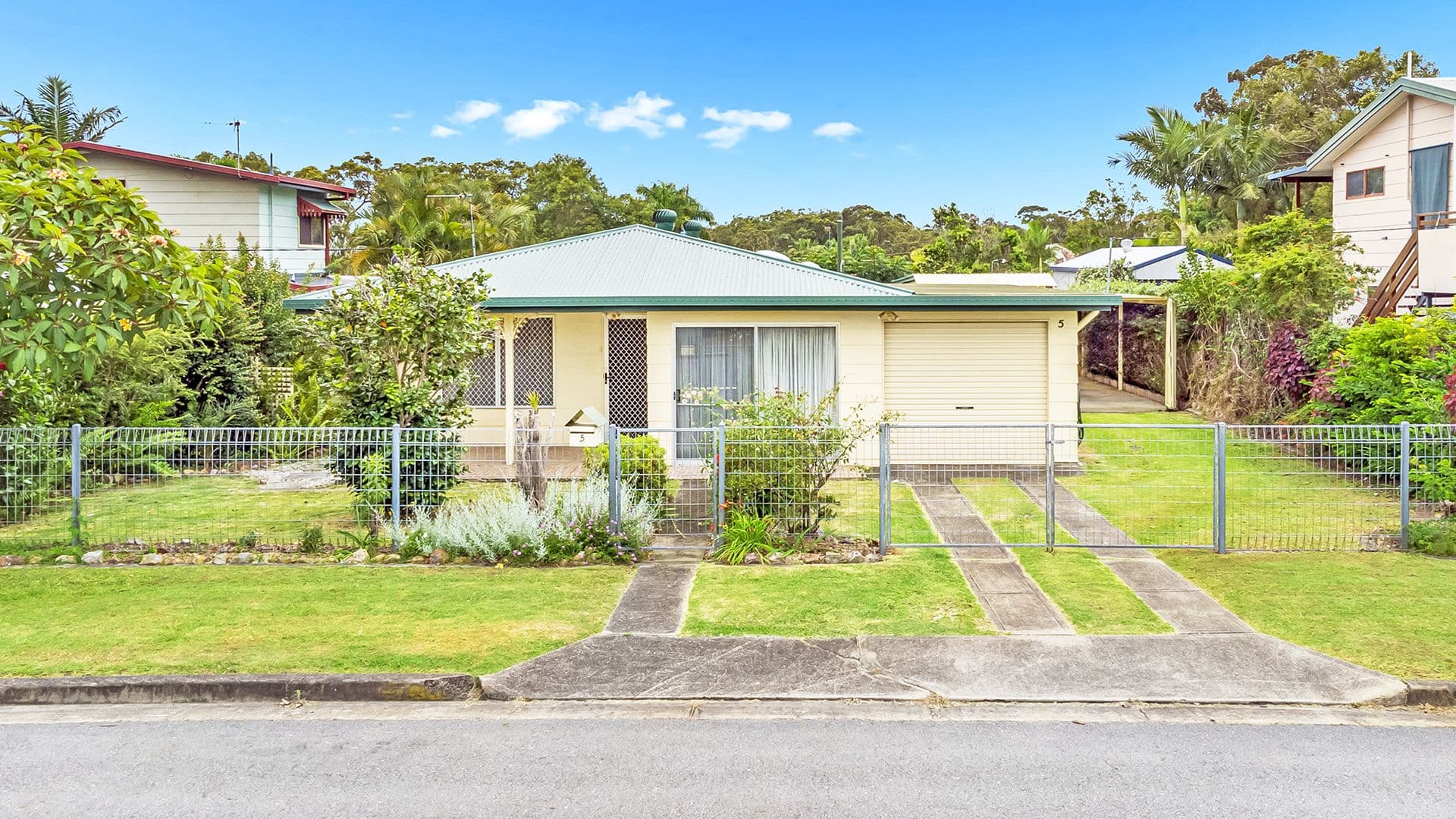 5 Koonwarra Street, Labrador QLD 4215, Labrador - Image 1