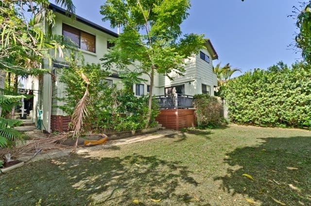 8 Raymond Avenue, BUNDALL QLD 4217, Bundall - Thumbnail 3