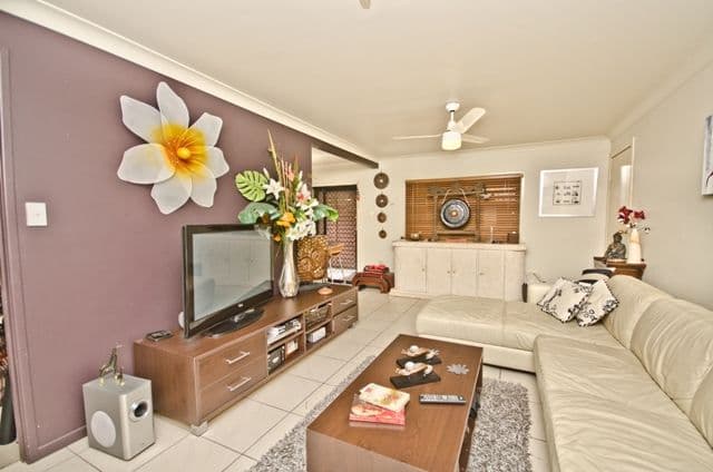 8 Raymond Avenue, BUNDALL QLD 4217, Bundall - Thumbnail 4