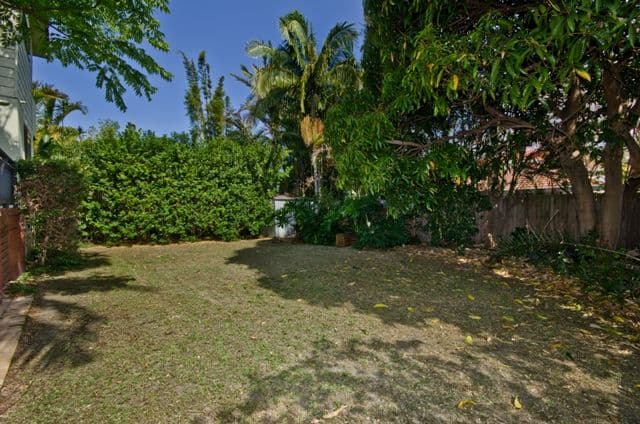 8 Raymond Avenue, BUNDALL QLD 4217, Bundall - Thumbnail 5