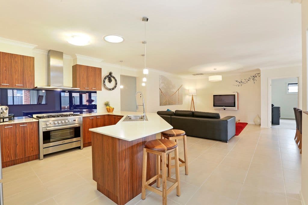 10 Barbara Drive, Lara VIC 3212, Lara - Thumbnail 2