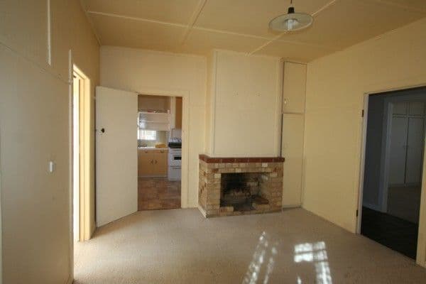 101 Logan Street, TENTERFIELD NSW 2372, Tenterfield - Thumbnail 2