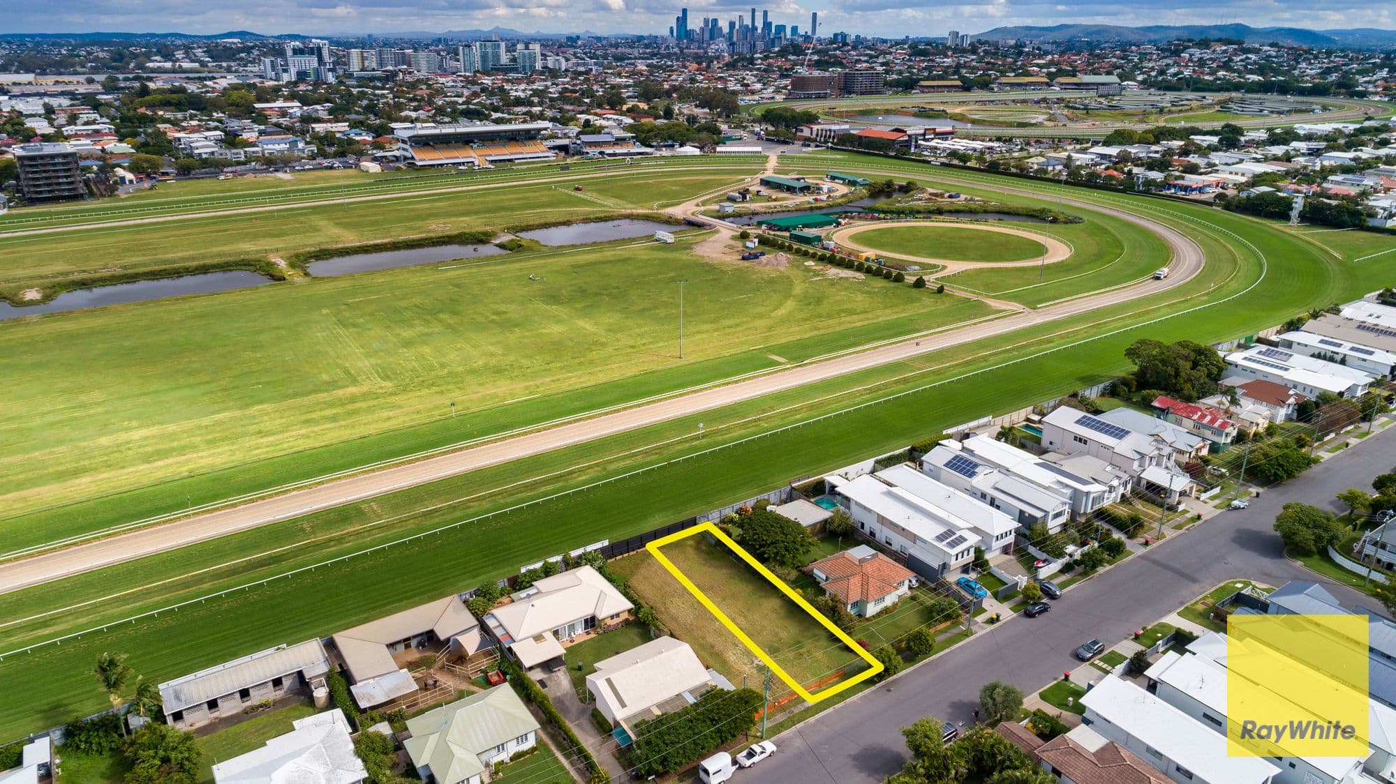 73 Raceview Avenue, Hendra QLD 4011, Hendra - Thumbnail 3