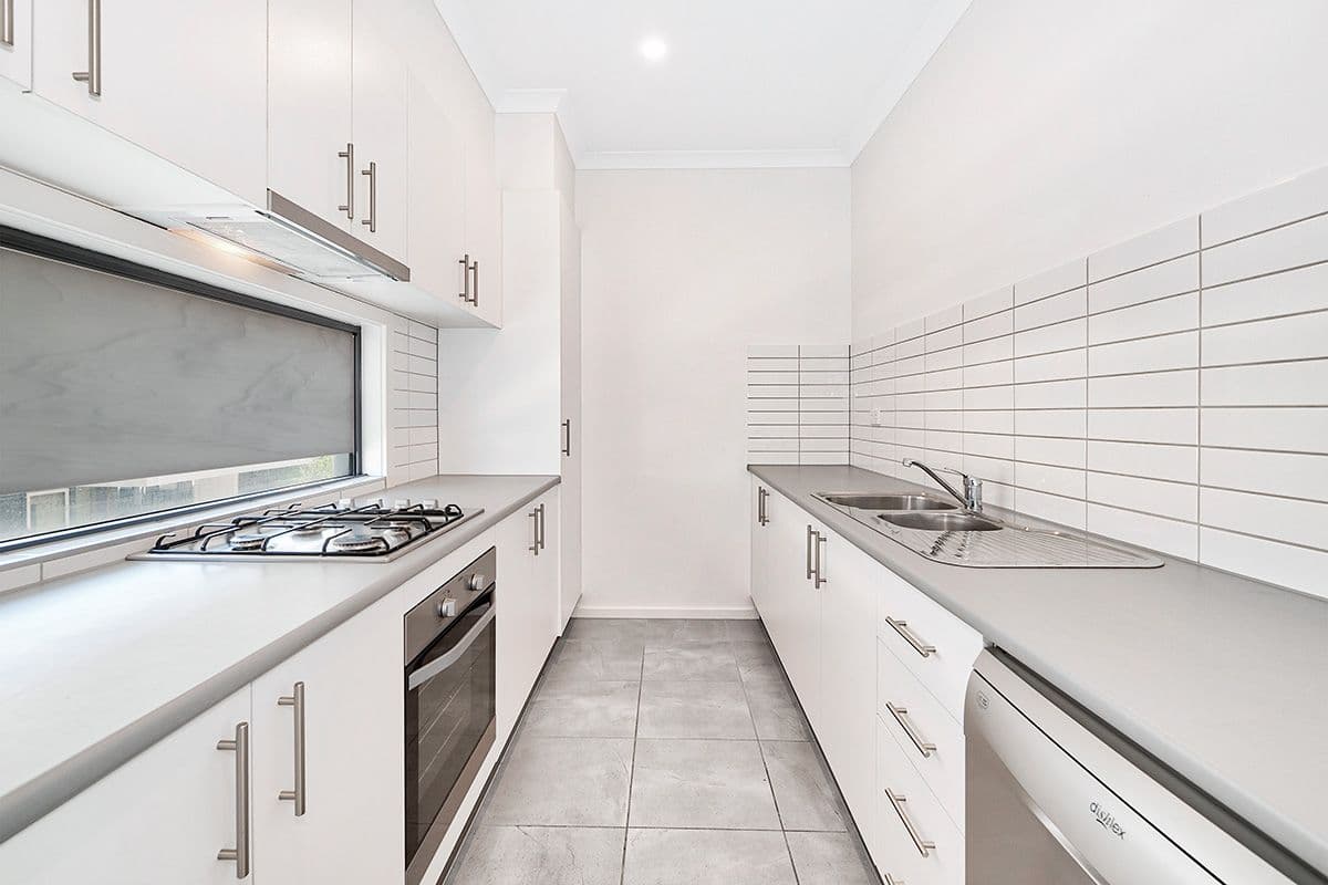 31 Nugget Way, Cranbourne East VIC 3977, Cranbourne East - Thumbnail 2