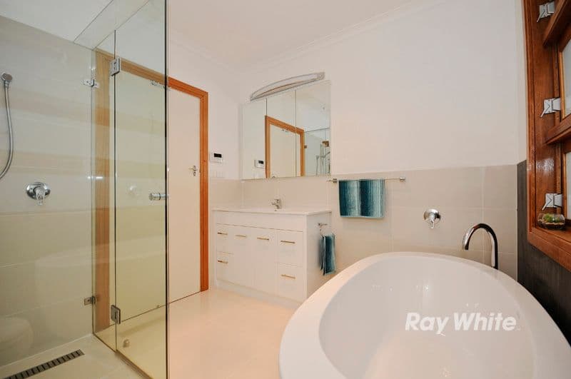 22 Pentlowe Road, WANTIRNA SOUTH VIC 3152, Wantirna South - Thumbnail 2