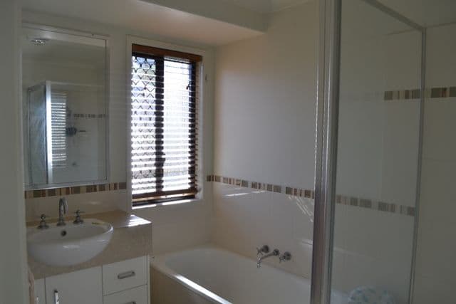 11 Beachley Place, ROSSLYN QLD 4703, Rosslyn - Thumbnail 2