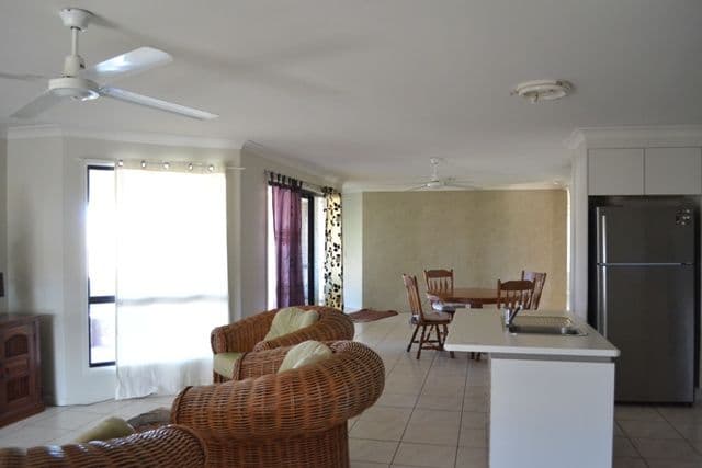 11 Beachley Place, ROSSLYN QLD 4703, Rosslyn - Thumbnail 4