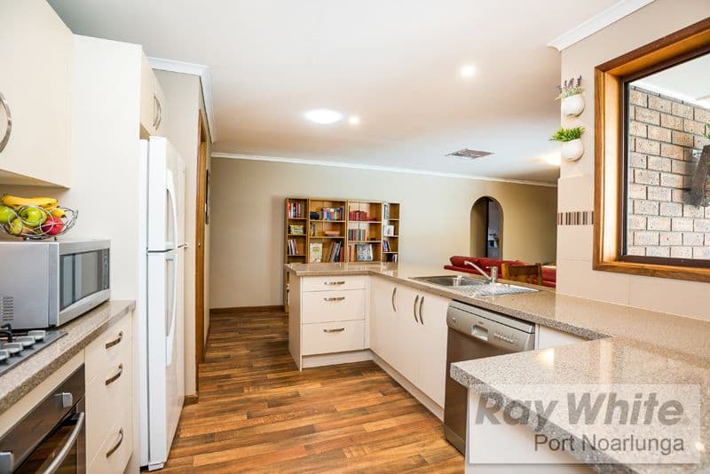 28 Woodcroft Drive, Morphett Vale SA 5162, Morphett Vale - Thumbnail 4